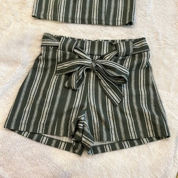 Two piece crop top with shorts no boundaries size XS - Picture 9 of 11
